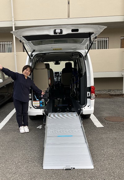 ストレッチャー　車椅子　リクライニング