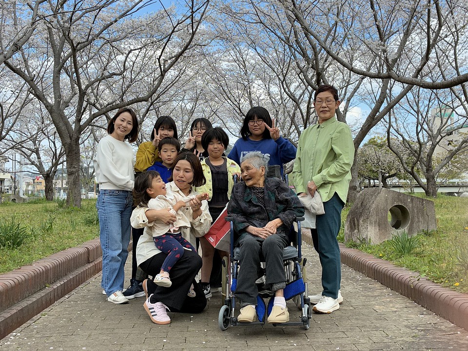 満開✨お花見🌸とても仲良しいいご家族さま。私も楽しいお花見できました。ありがとうございました